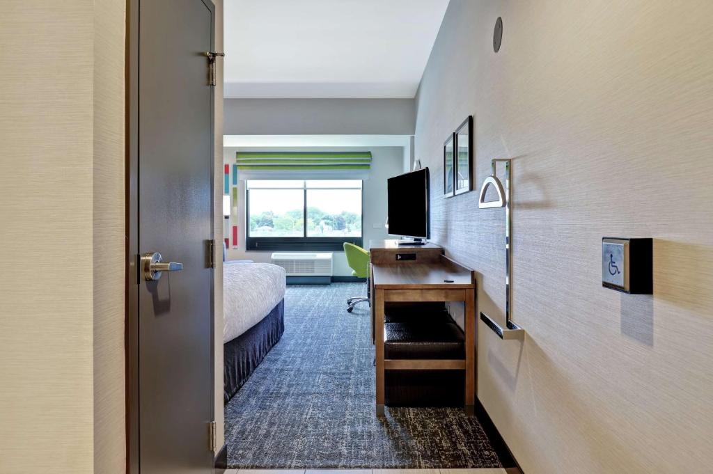 TV a/nebo společenská místnost v ubytování Hampton Inn St. Catharines Niagara