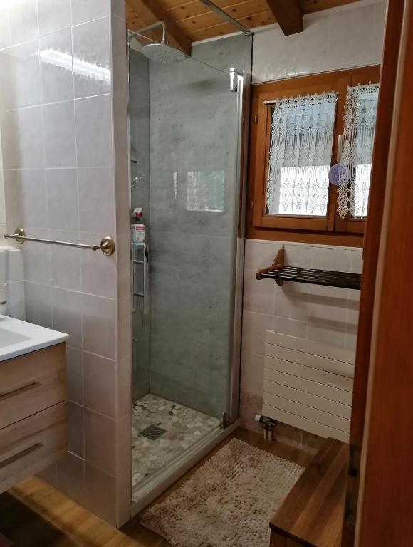 Bilik mandi di Les Comblés des Combes