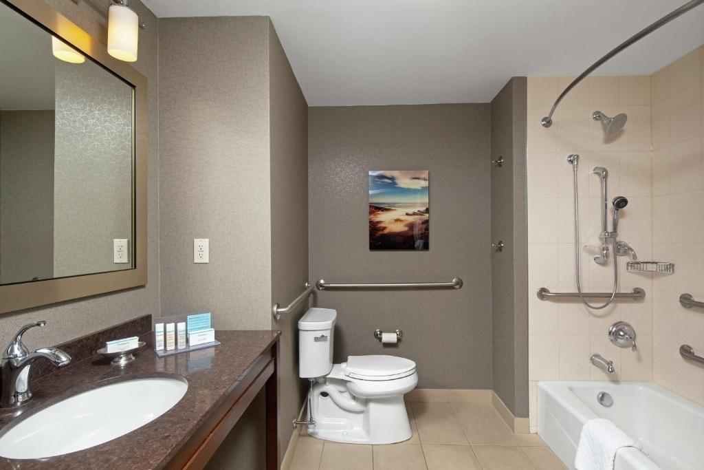 Hampton Inn by Hilton Halifax Downtown - Resim 30