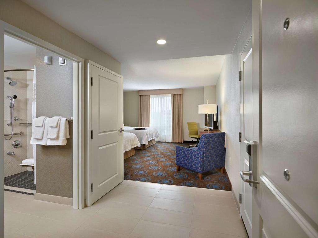 Hampton Inn by Hilton Halifax Downtown - Resim 35