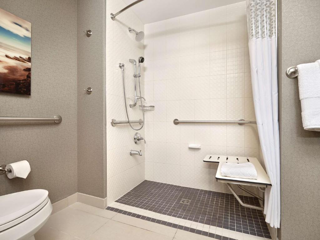 Hampton Inn by Hilton Halifax Downtown - Resim 39