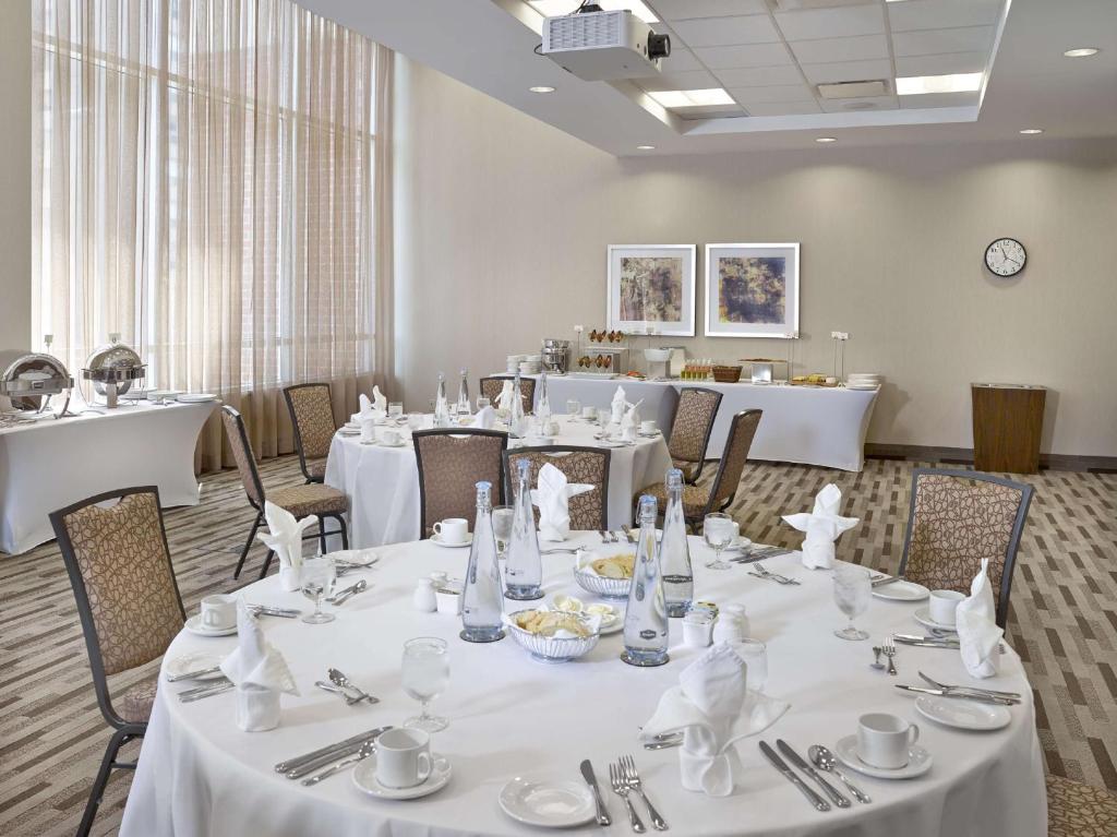 Restaurace v ubytování Hampton Inn by Hilton Halifax Downtown