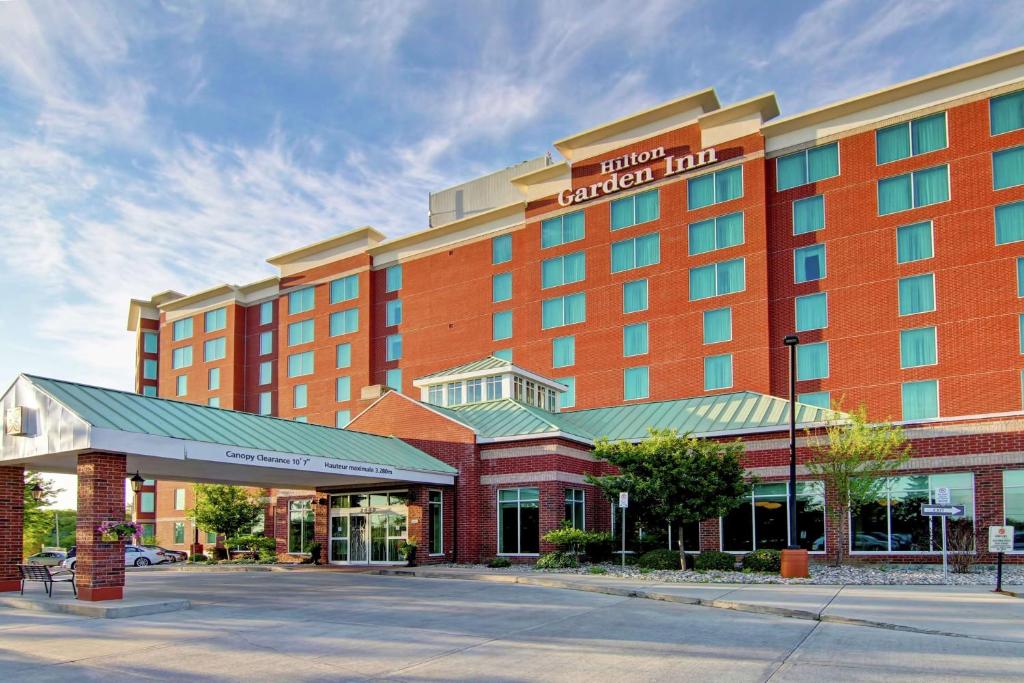 a hotel building with a parking lot in front of it at Hilton Garden Inn Ottawa Airport in Ottawa