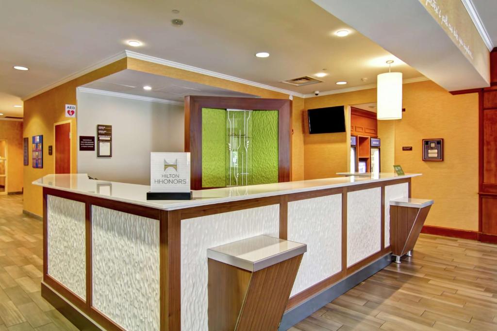 a bar in a hospital room with a counter at Hilton Garden Inn Ottawa Airport in Ottawa