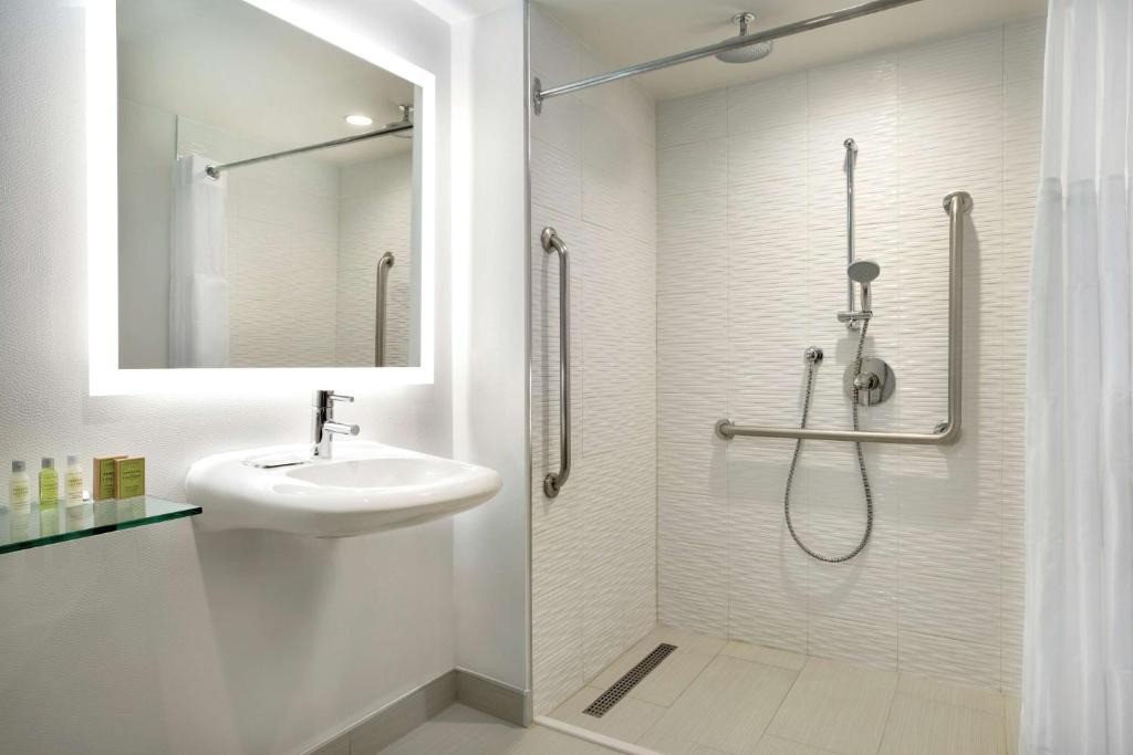 DoubleTree by Hilton Hotel Toronto Airport West - Resim 14