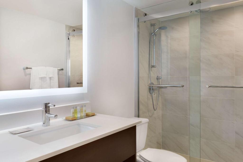 DoubleTree by Hilton Hotel Toronto Airport West - Resim 18