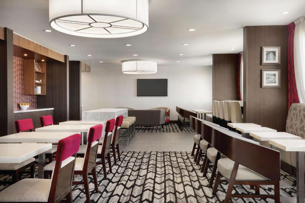 DoubleTree by Hilton Hotel Toronto Airport West - Resim 37