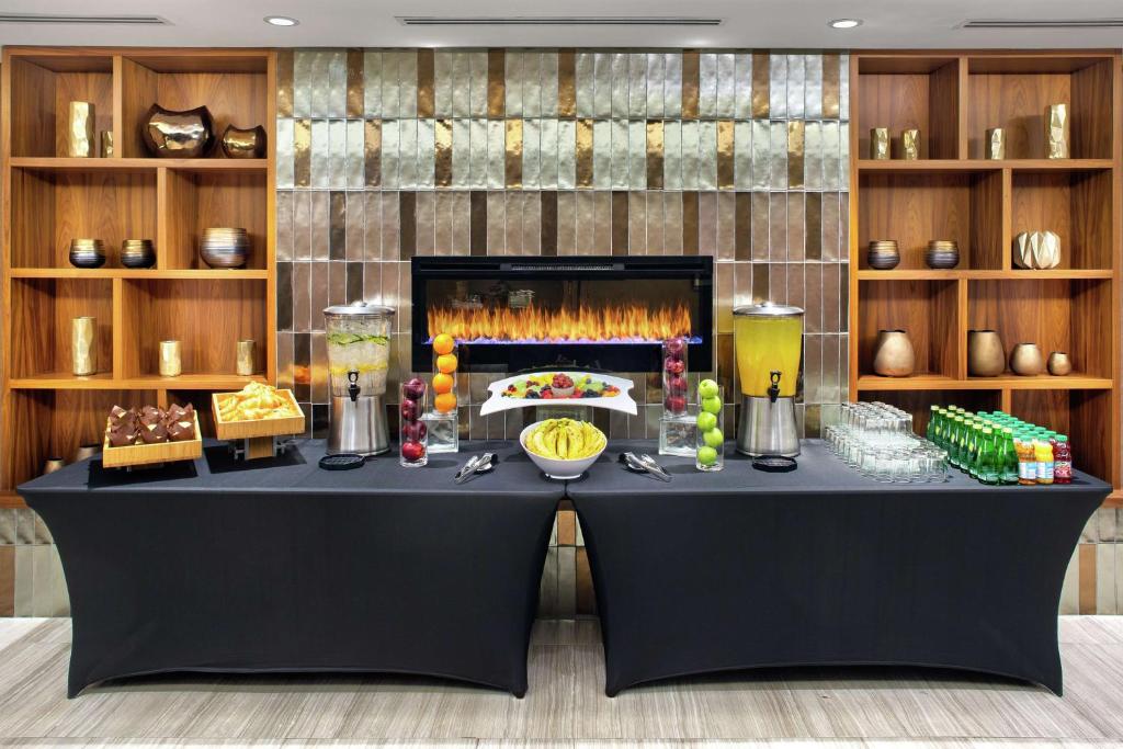 Doubletree by Hilton Toronto Airport, ON - Resim 13