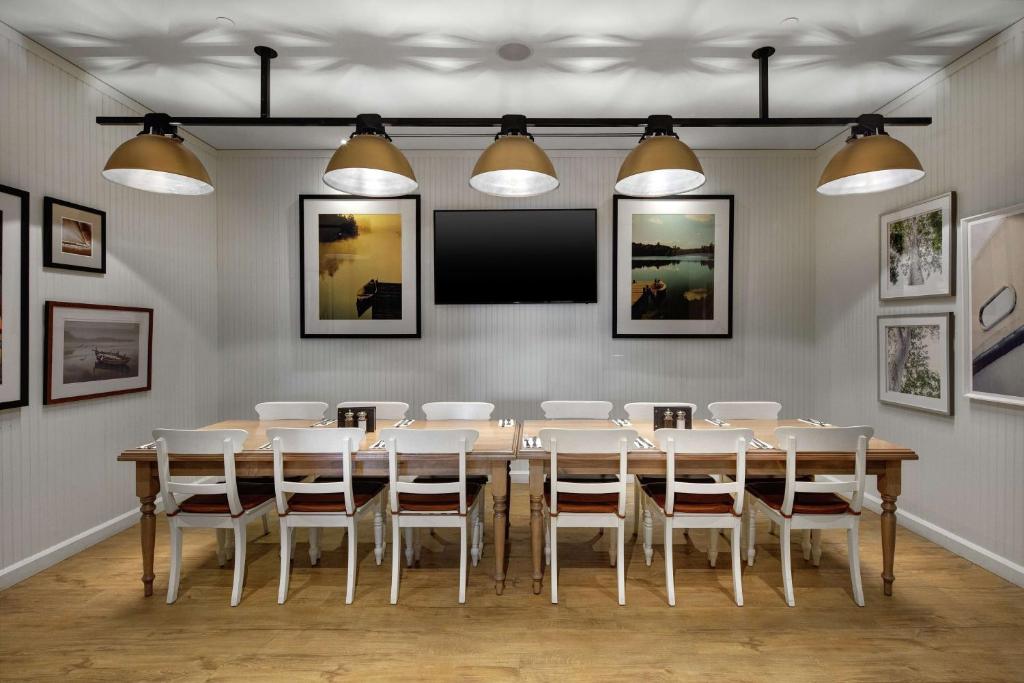 Doubletree by Hilton Toronto Airport, ON - Resim 15