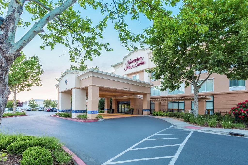 a rendering of the front of a hotel at Hampton Inn & Suites Yuba City in Yuba City