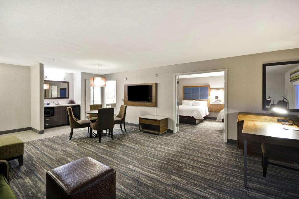 TV a/nebo společenská místnost v ubytování Hampton Inn & Suites Yuma