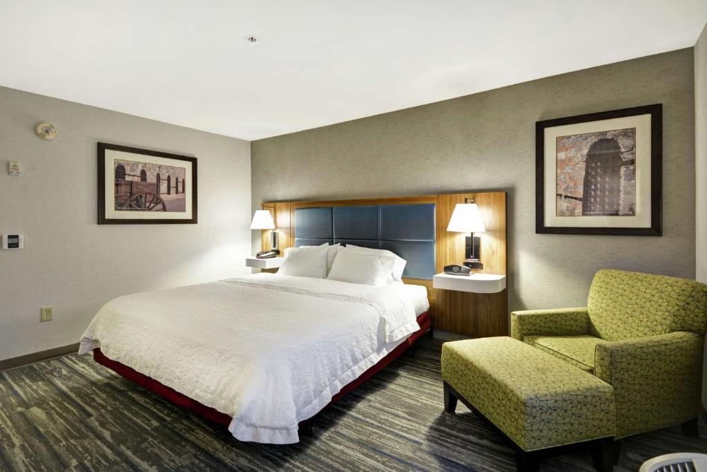 Postel nebo postele na pokoji v ubytování Hampton Inn & Suites Yuma