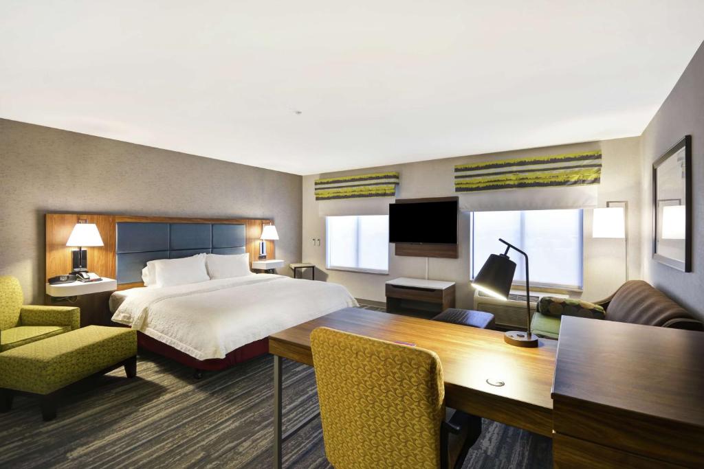 TV a/nebo společenská místnost v ubytování Hampton Inn & Suites Yuma