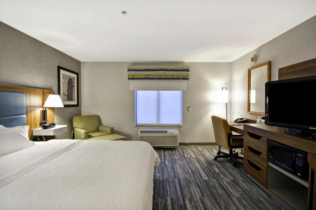 TV a/nebo společenská místnost v ubytování Hampton Inn & Suites Yuma