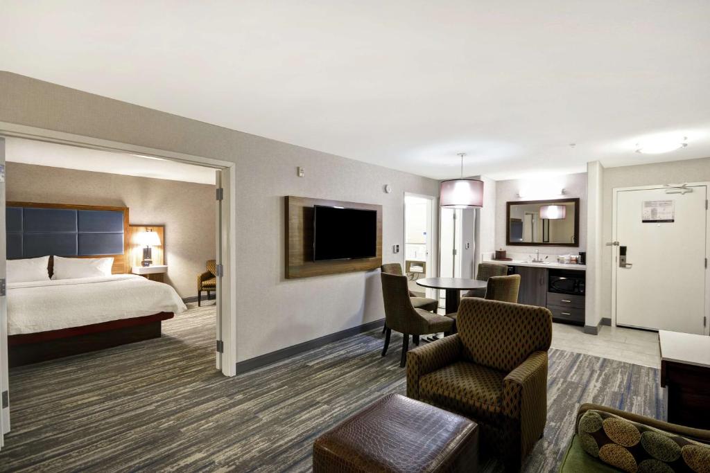 TV a/nebo společenská místnost v ubytování Hampton Inn & Suites Yuma