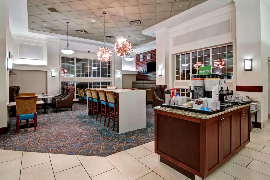 Hampton Inn & Suites by Hilton Calgary-Airport - Resim 15