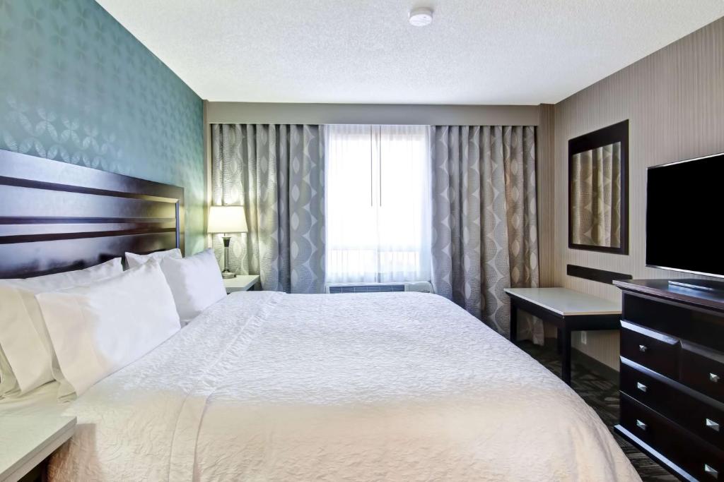 Hampton Inn & Suites by Hilton Calgary-Airport - Resim 43