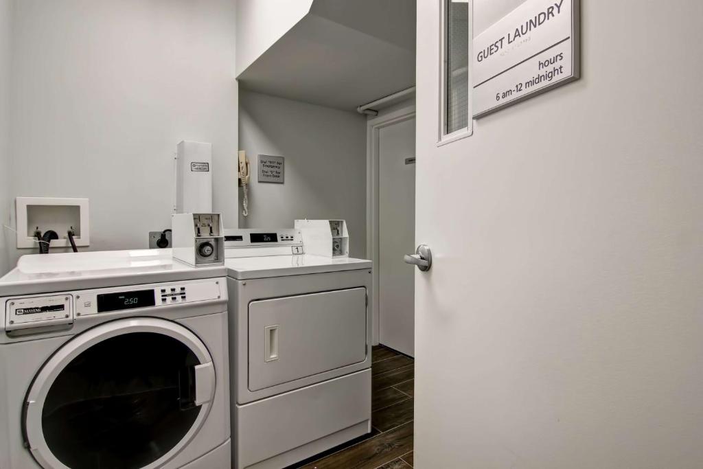 Hampton Inn & Suites by Hilton Calgary-Airport - Resim 45