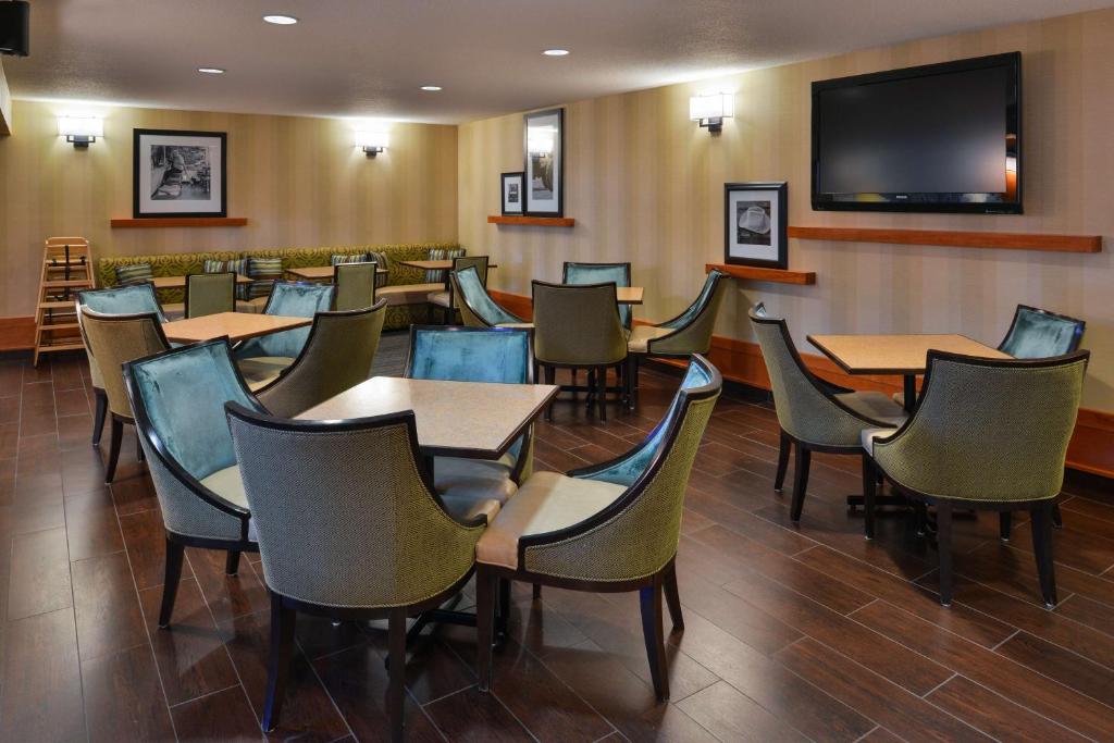 Hampton Inn & Suites by Hilton Calgary University NW - Resim 14