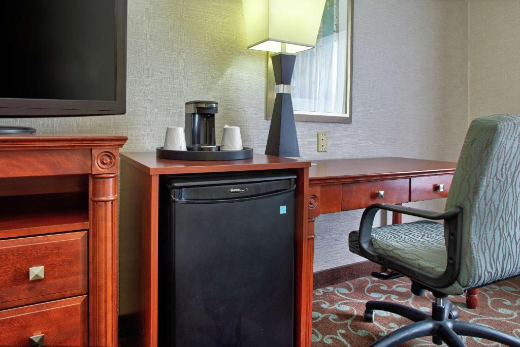 Hampton Inn & Suites by Hilton Toronto Airport - Resim 24