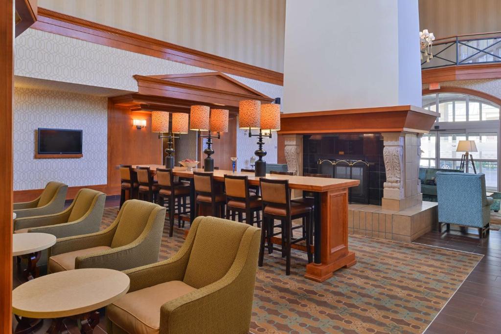 Televisor o centre d'entreteniment de Hampton Inn & Suites by Hilton Calgary University NW