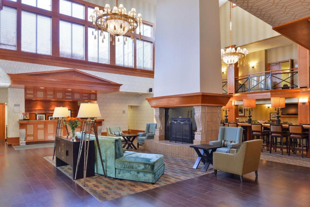 Zona d'estar a Hampton Inn & Suites by Hilton Calgary University NW