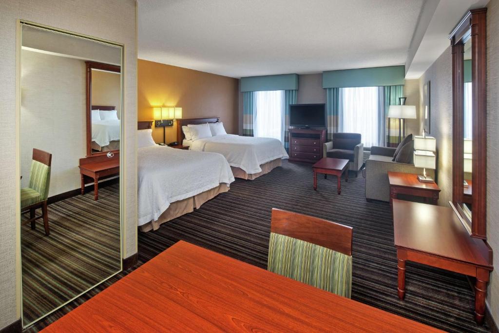 Hampton Inn & Suites by Hilton Toronto Airport - Resim 10