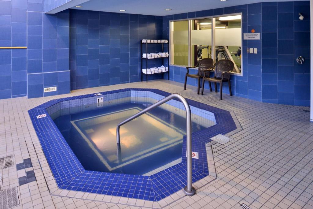 Hampton Inn & Suites by Hilton Calgary University NW - Resim 18