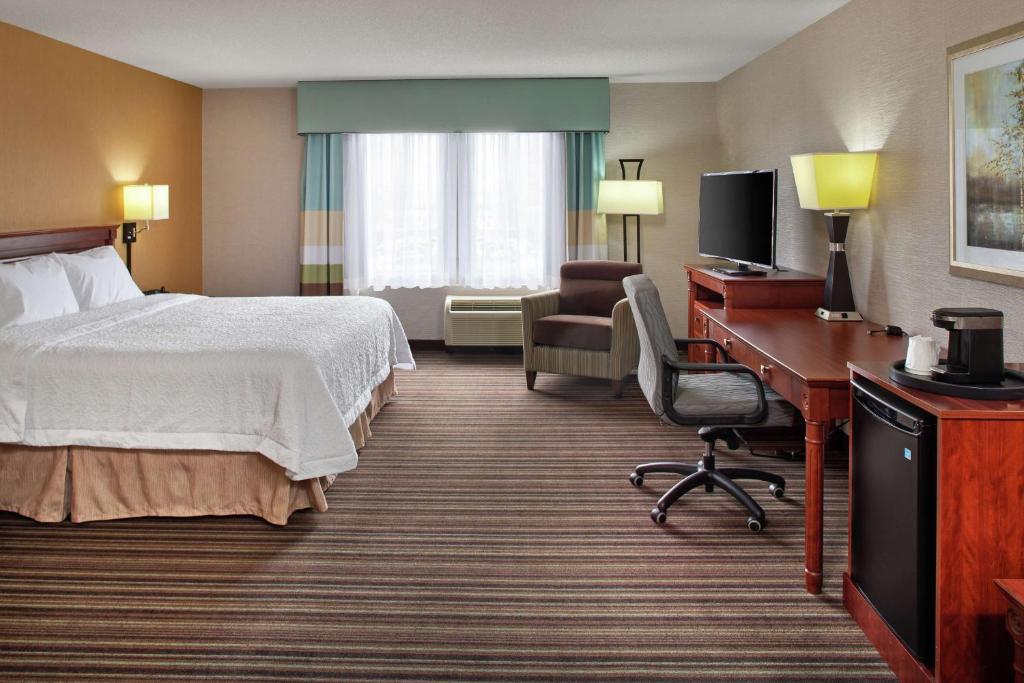 Hampton Inn & Suites by Hilton Toronto Airport - Resim 41
