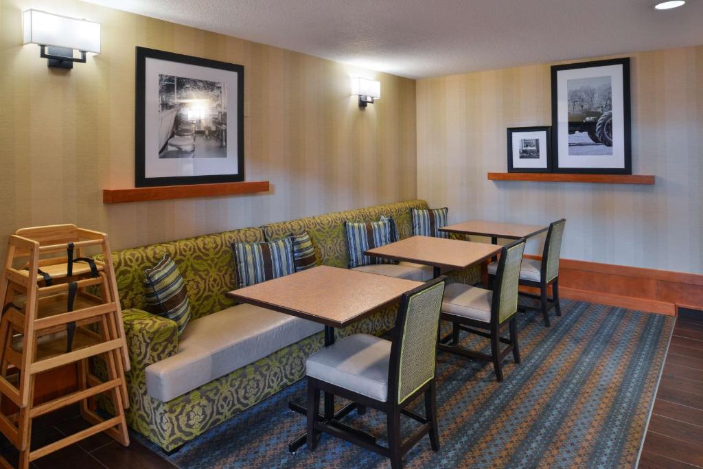 Hampton Inn & Suites by Hilton Calgary University NW - Resim 25