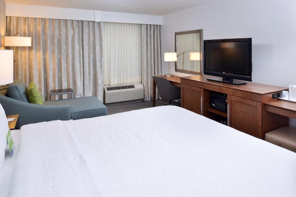Hampton Inn & Suites by Hilton Calgary University NW - Resim 42