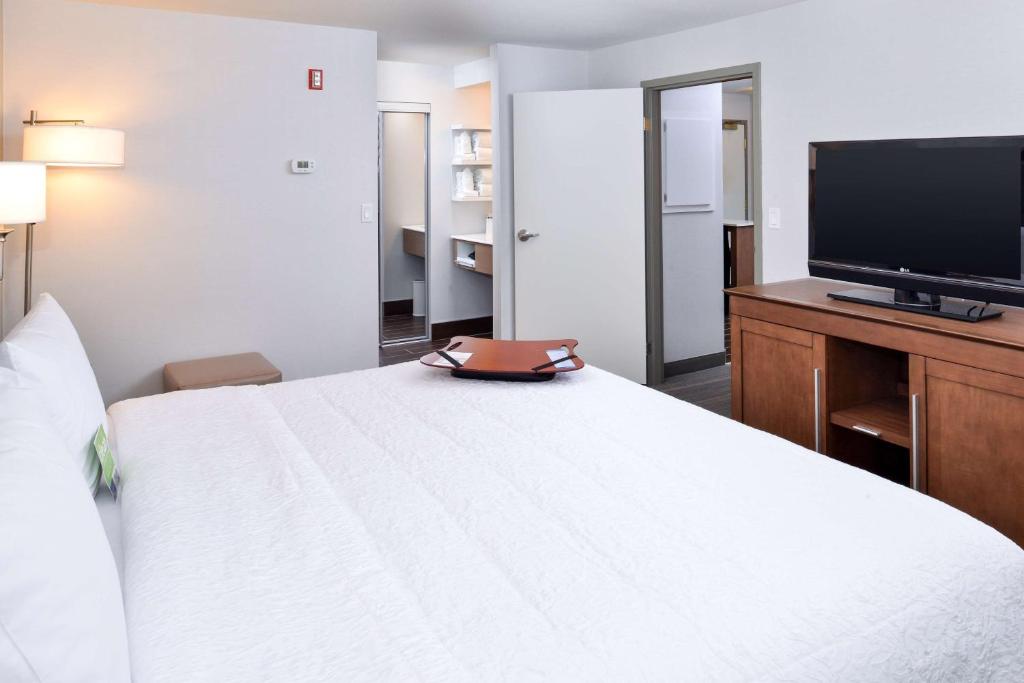 Hampton Inn & Suites by Hilton Calgary University NW - Resim 45