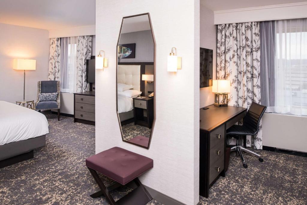 DoubleTree by Hilton Utica - Suite Estudio Con Cama King