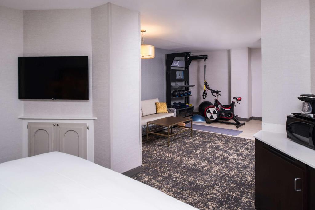 DoubleTree by Hilton Utica - Suite Estudio Con Cama King