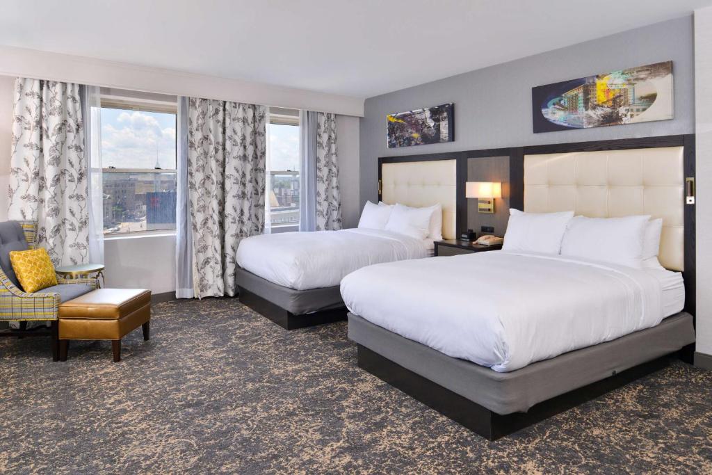 DoubleTree by Hilton Utica - Habitación Esquinera Con Dos Camas Tamaño Queen