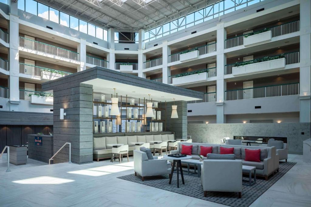 Posezení v ubytování Hilton Suites Brentwood