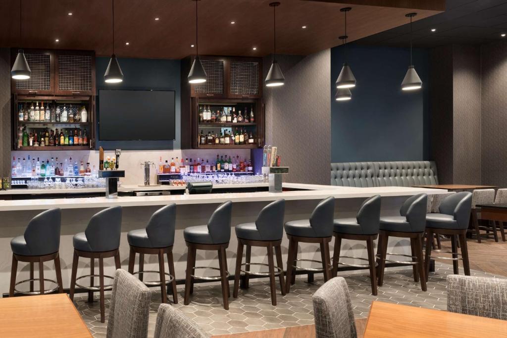 Embassy Suites by Hilton Chicago Lombard photo