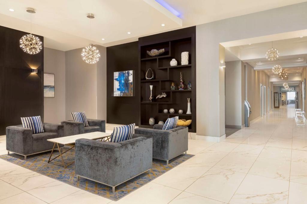 Embassy Suites By Hilton Toronto Airport - Resim 12