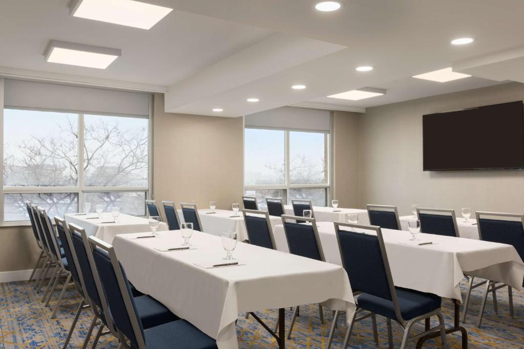 Embassy Suites By Hilton Toronto Airport - Resim 32