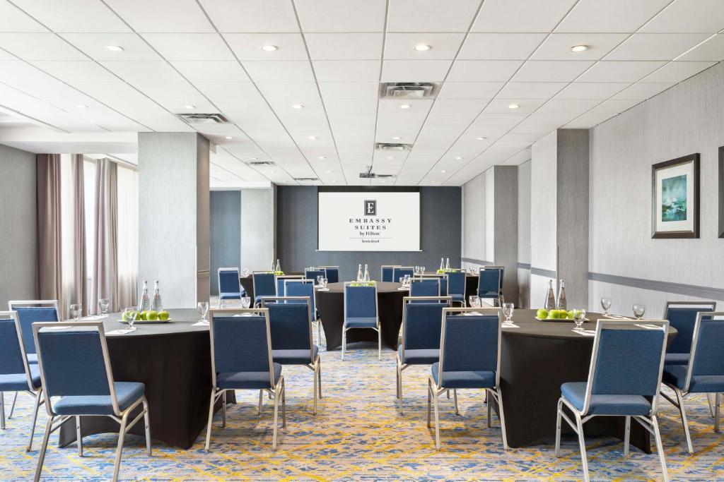 Embassy Suites By Hilton Toronto Airport photo
