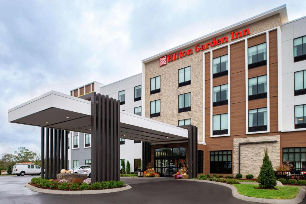 una representación del exterior de un hotel en Hilton Garden Inn Gallatin en Gallatin