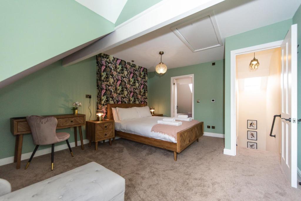 Postel nebo postele na pokoji v ubytování The Bell Chime, renovated 3 bedroom cottage in Matlock