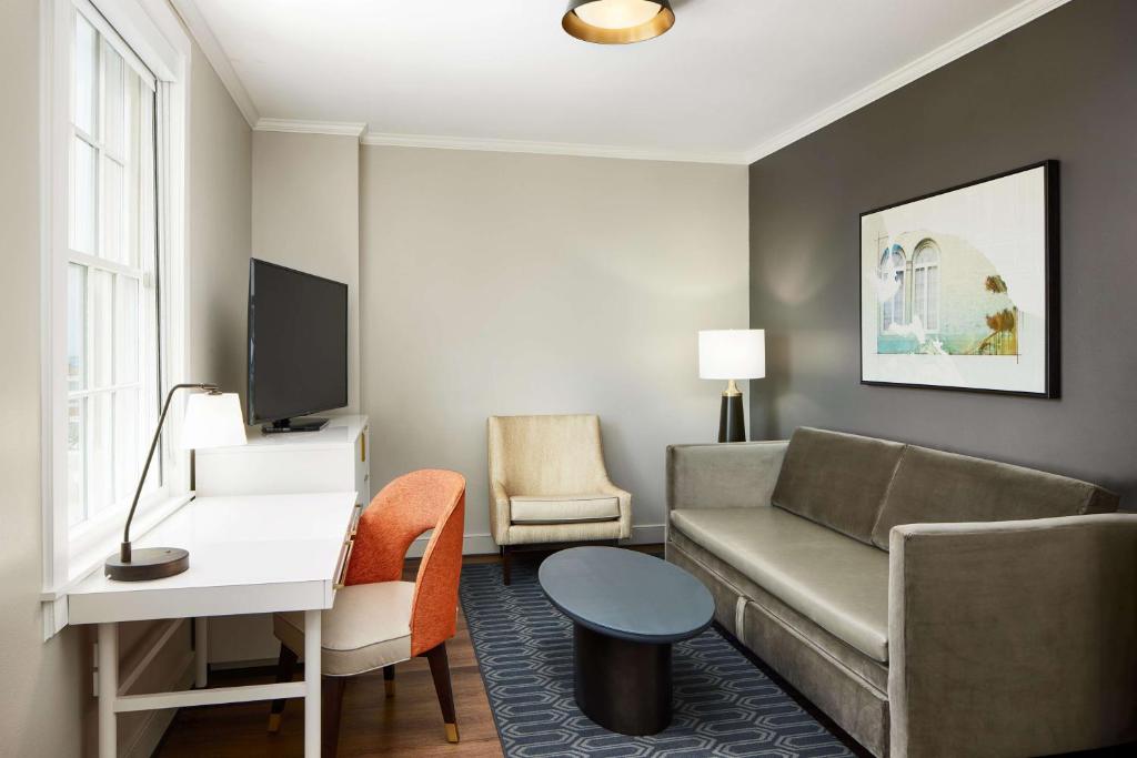 The Terrace Hotel Lakeland, Tapestry Collection by Hilton - Suite De Un Dormitorio Con Cama King