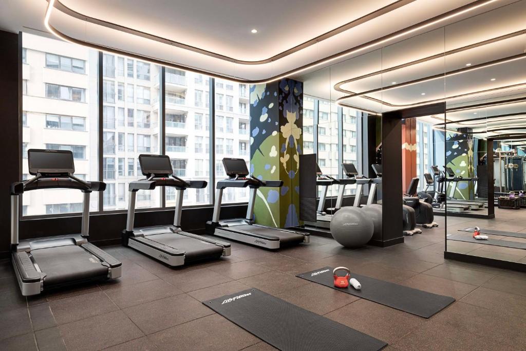 Fitness centrum a/nebo fitness zařízení v ubytování Canopy By Hilton Toronto Yorkville