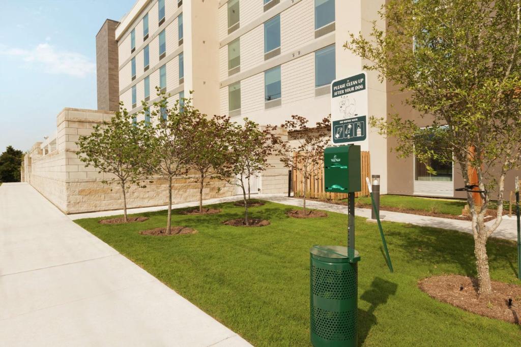 Zahrada ubytování Home2 Suites by Hilton Austin North/Near the Domain, TX