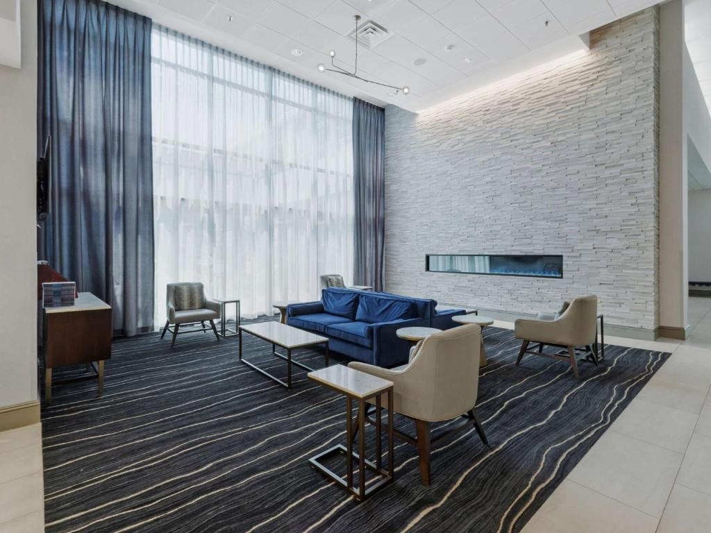 DoubleTree by Hilton Charlottesville photo