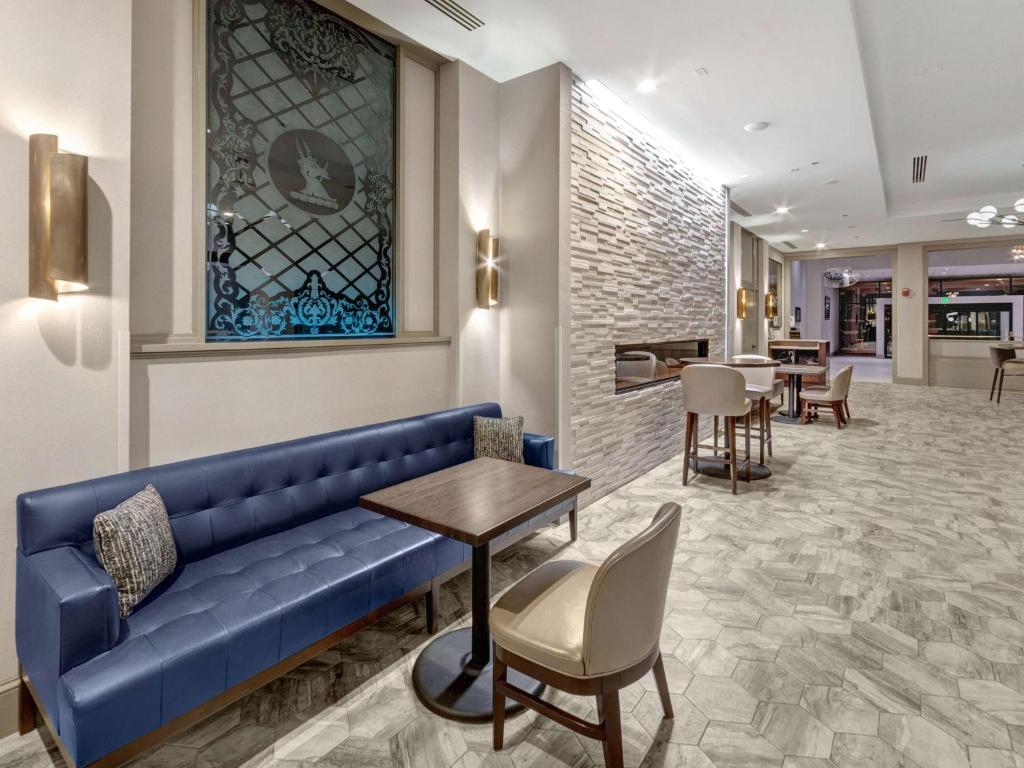 DoubleTree by Hilton Charlottesville photo