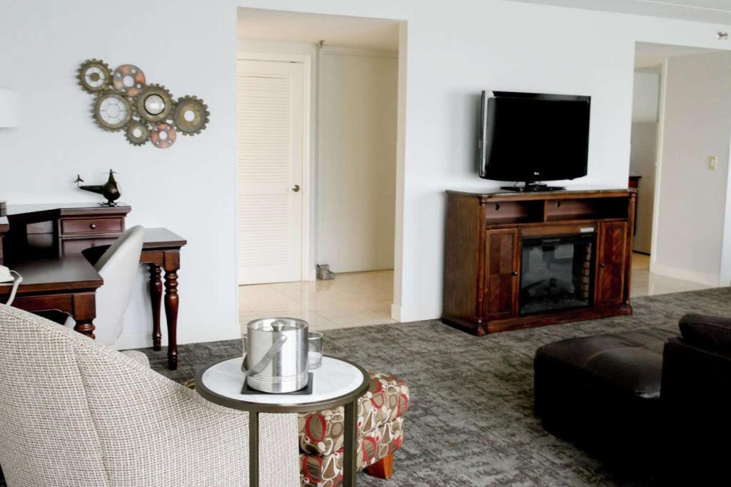 DoubleTree by Hilton Charlottesville photo