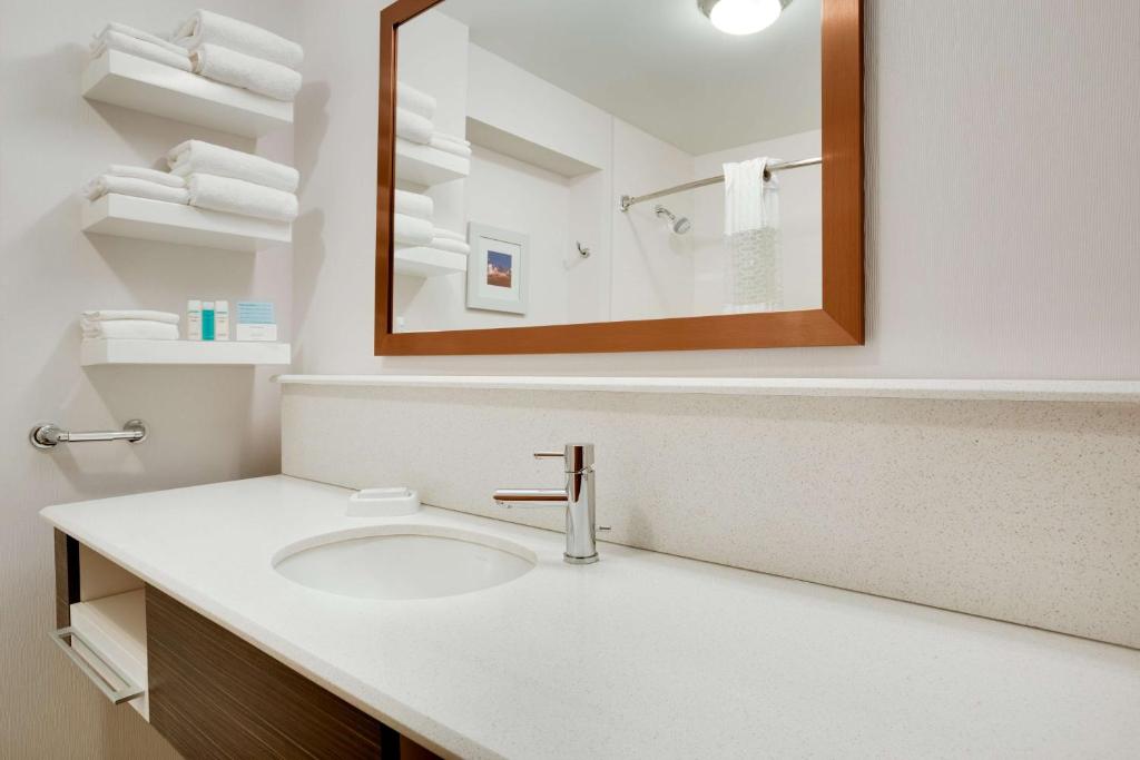 Hampton Inn & Suites Cleveland-Independence photo