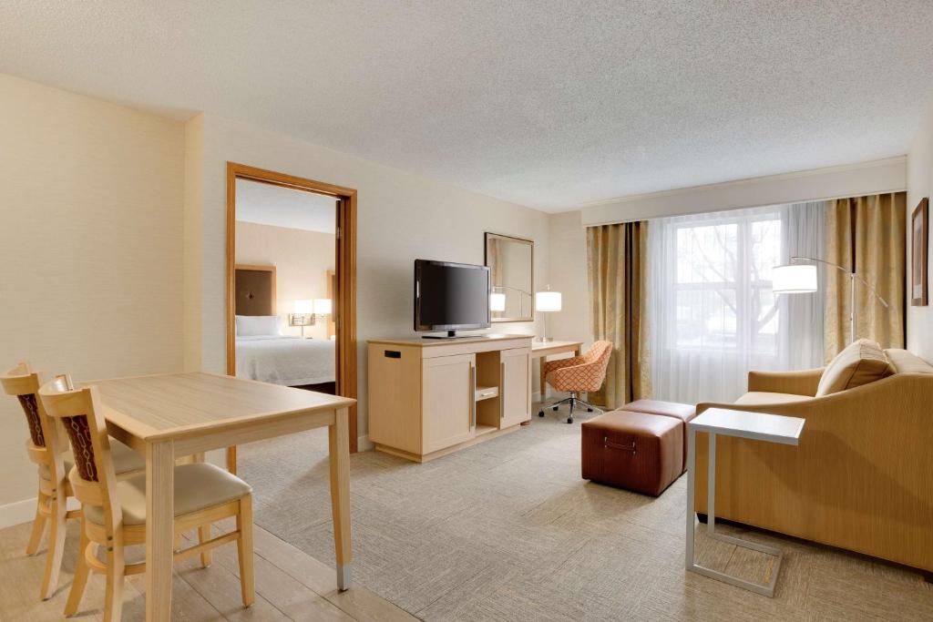 Hampton Inn & Suites Cleveland-Independence photo